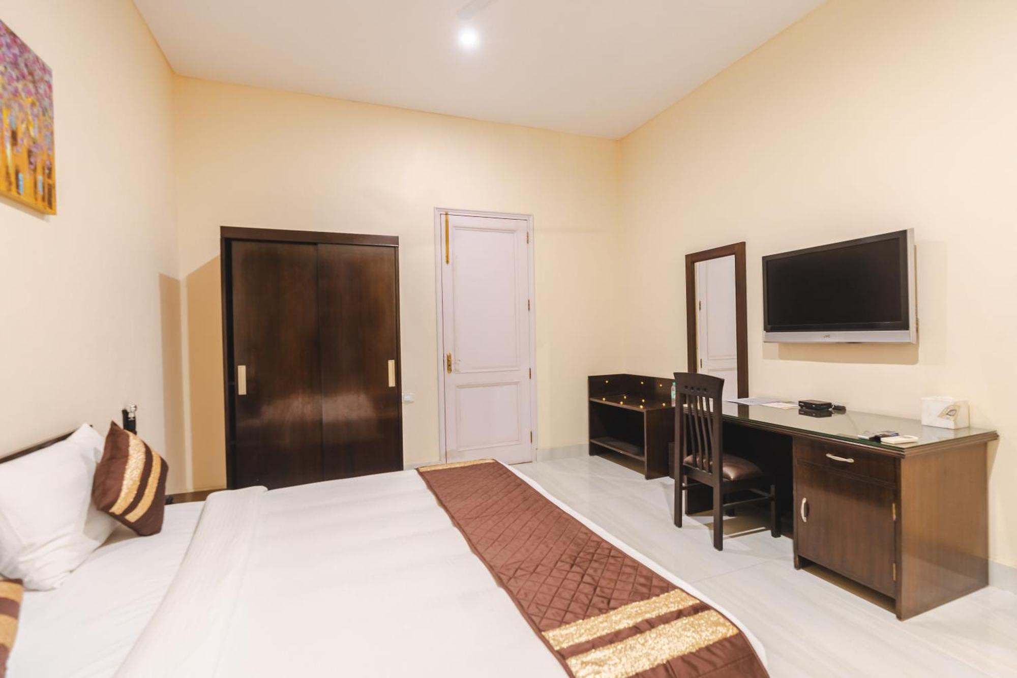 Saffron Leaf W567 Hotel Дехрадун Екстериор снимка