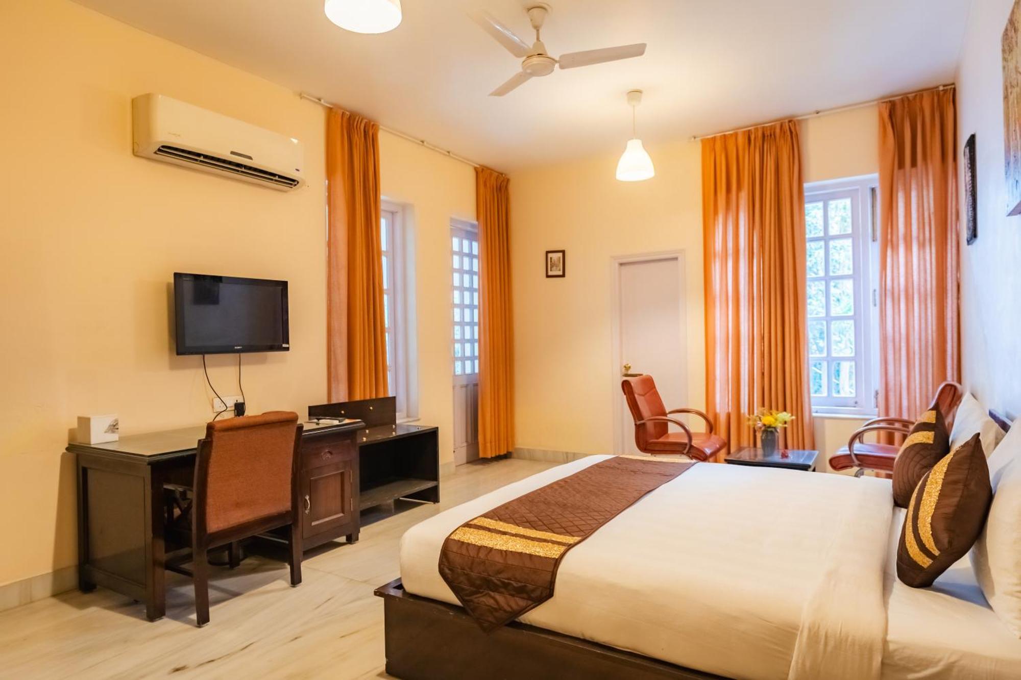 Saffron Leaf W567 Hotel Дехрадун Екстериор снимка