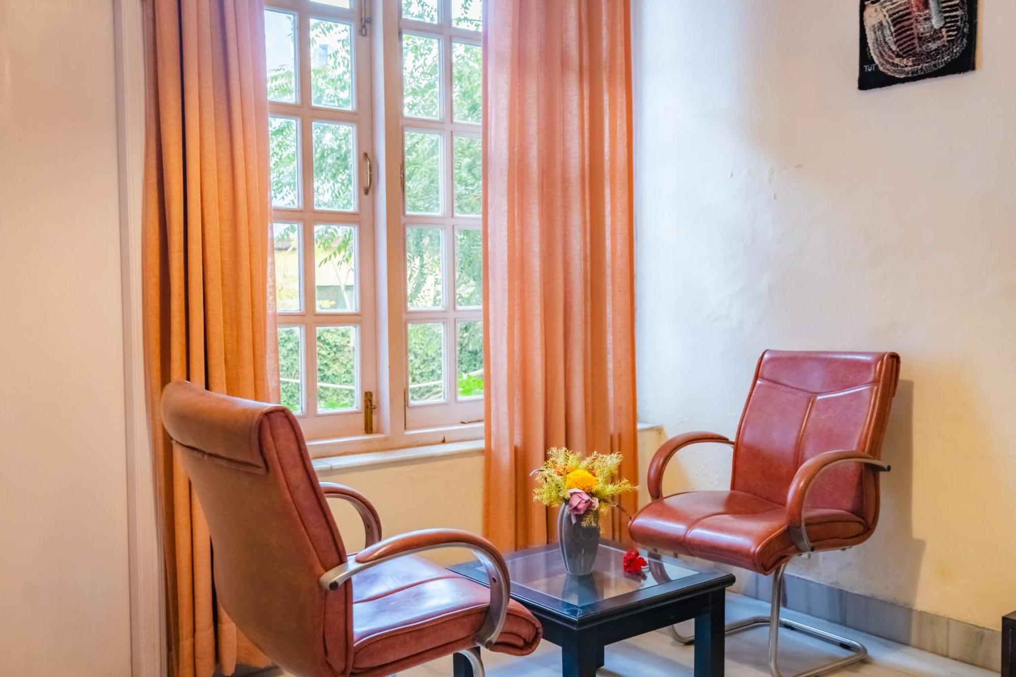 Saffron Leaf W567 Hotel Дехрадун Екстериор снимка