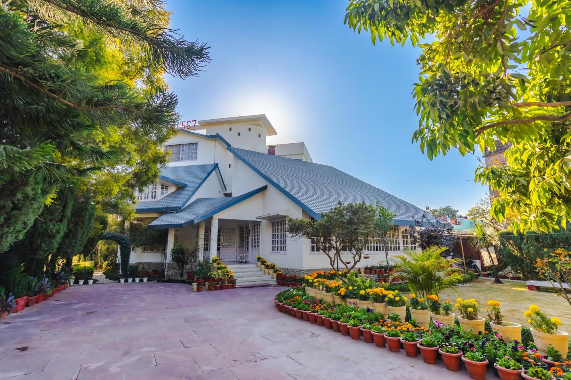 Saffron Leaf W567 Hotel Дехрадун Екстериор снимка